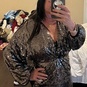 Jovani dress size 8 metallic sequin mini dress - SUPER FLATTERING DESIGN